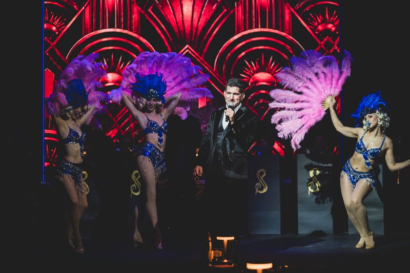 Showgirls and singers in red light